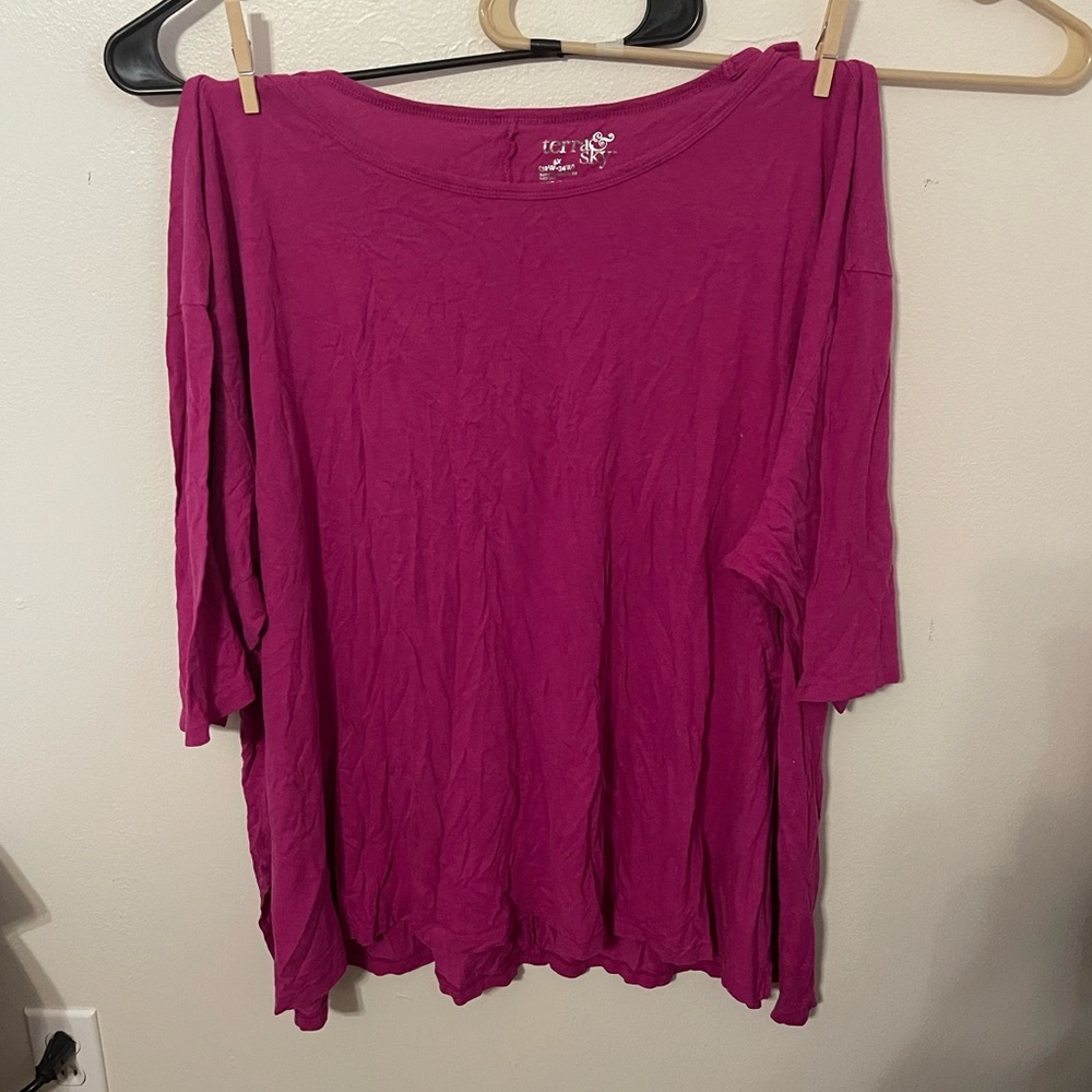 pink tee shirt